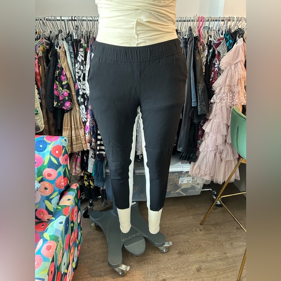 Crepe jogger with combo white creator from club Monaco - Picture 2 of 3